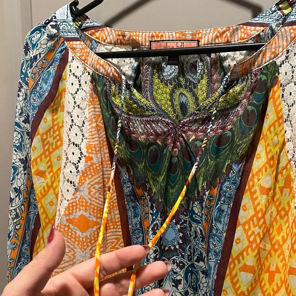 Colorful Women's Olive Hill Blouse size M Elevate your style with this colorful - Picture 4 of 9